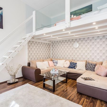 Bpr Stylish Mosaic Home With Terrace Budapest Exterior foto